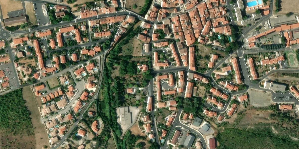 Terrain de Corbères le Château