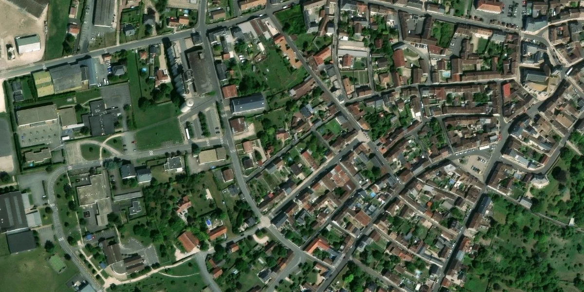 Moto TT Château-Landon 77 — Rue Creuse