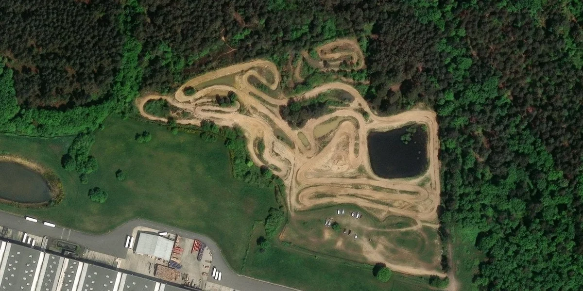 Terrain de Moto Verte