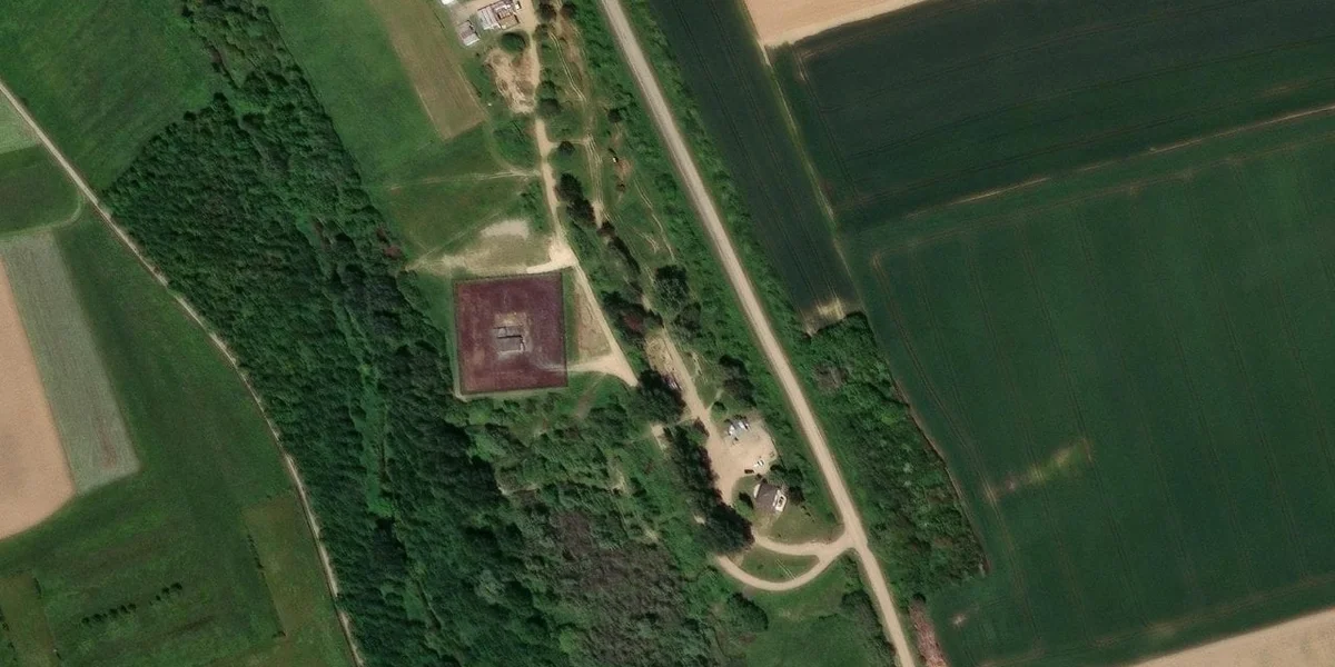 Terrain de Football et Piste de 4x4