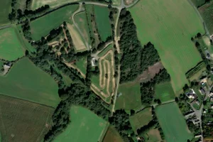 Vue aérienne (© Esri, Maxar, Earthstar Geographics)