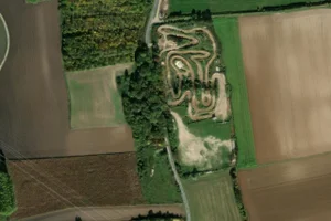 Vue aérienne (© Esri, Maxar, Earthstar Geographics)