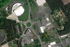 Vue aérienne (© Esri, Maxar, Earthstar Geographics)