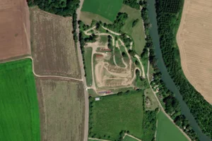 Vue aérienne (© Esri, Maxar, Earthstar Geographics)