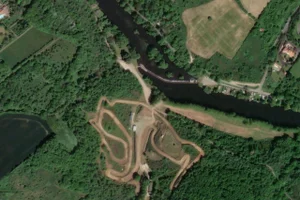Vue aérienne (© Esri, Maxar, Earthstar Geographics)