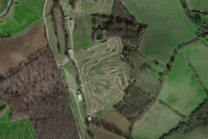 Vue aérienne (© Esri, Maxar, Earthstar Geographics)