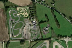 Vue aérienne (© Esri, Maxar, Earthstar Geographics)