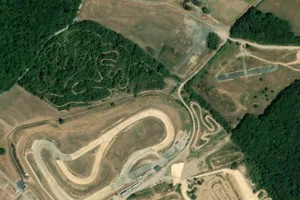 Vue aérienne (© Esri, Maxar, Earthstar Geographics)