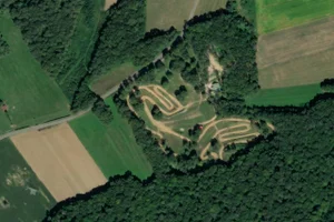 Vue aérienne (© Esri, Maxar, Earthstar Geographics)