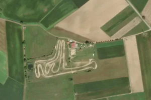 Vue aérienne (© Esri, Maxar, Earthstar Geographics)