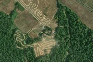 Vue aérienne (© Esri, Maxar, Earthstar Geographics)