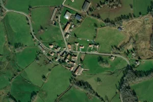 Vue aérienne (© Esri, Maxar, Earthstar Geographics)