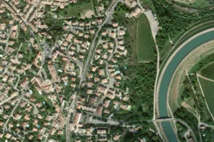 Vue aérienne (© Esri, Maxar, Earthstar Geographics)