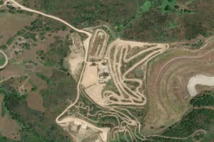 Vue aérienne (© Esri, Maxar, Earthstar Geographics)