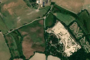 Vue aérienne (© Esri, Maxar, Earthstar Geographics)