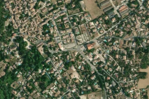 Vue aérienne (© Esri, Maxar, Earthstar Geographics)
