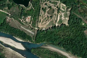 Vue aérienne (© Esri, Maxar, Earthstar Geographics)