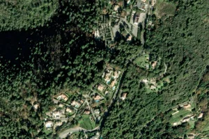 Vue aérienne (© Esri, Maxar, Earthstar Geographics)