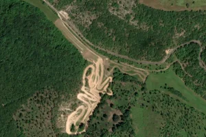 Vue aérienne (© Esri, Maxar, Earthstar Geographics)