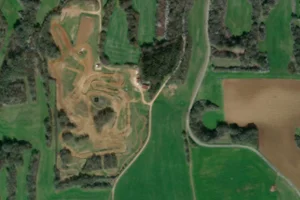 Vue aérienne (© Esri, Maxar, Earthstar Geographics)