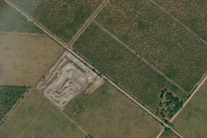 Vue aérienne (© Esri, Maxar, Earthstar Geographics)