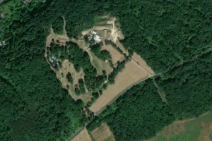 Vue aérienne (© Esri, Maxar, Earthstar Geographics)